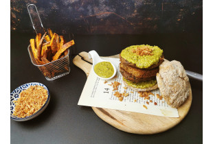 Burger végétarien sauce pesto pistache and sésame