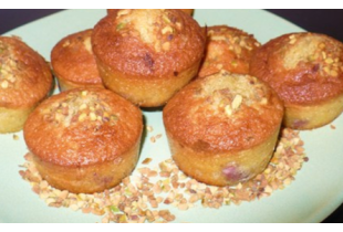 Les muffins aux pistaches et aux cerises