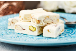 Recette de nougat blanc aux amandes, pistaches et abricots secs bio